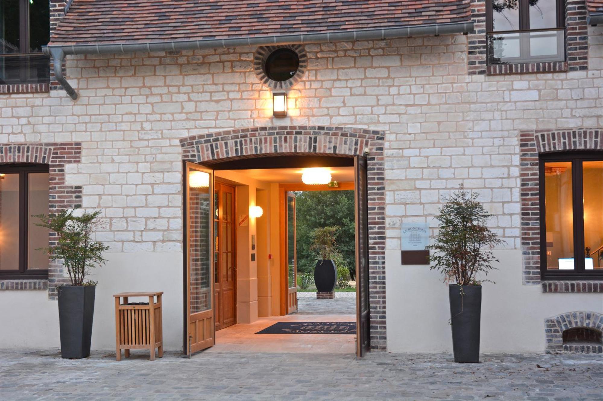 Domaine Du Roncemay - Hotel, Restaurants, Spa & Golf Aillant-sur-Tholon Exteriér fotografie